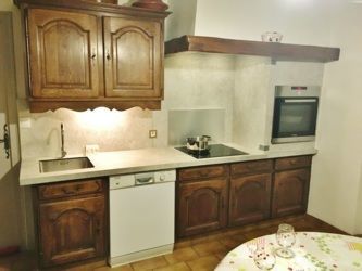 Rénovation cuisine - Remplacement du plan carrelé par un plan compact avec évier intégré par dessous.  Remontée stratifié 